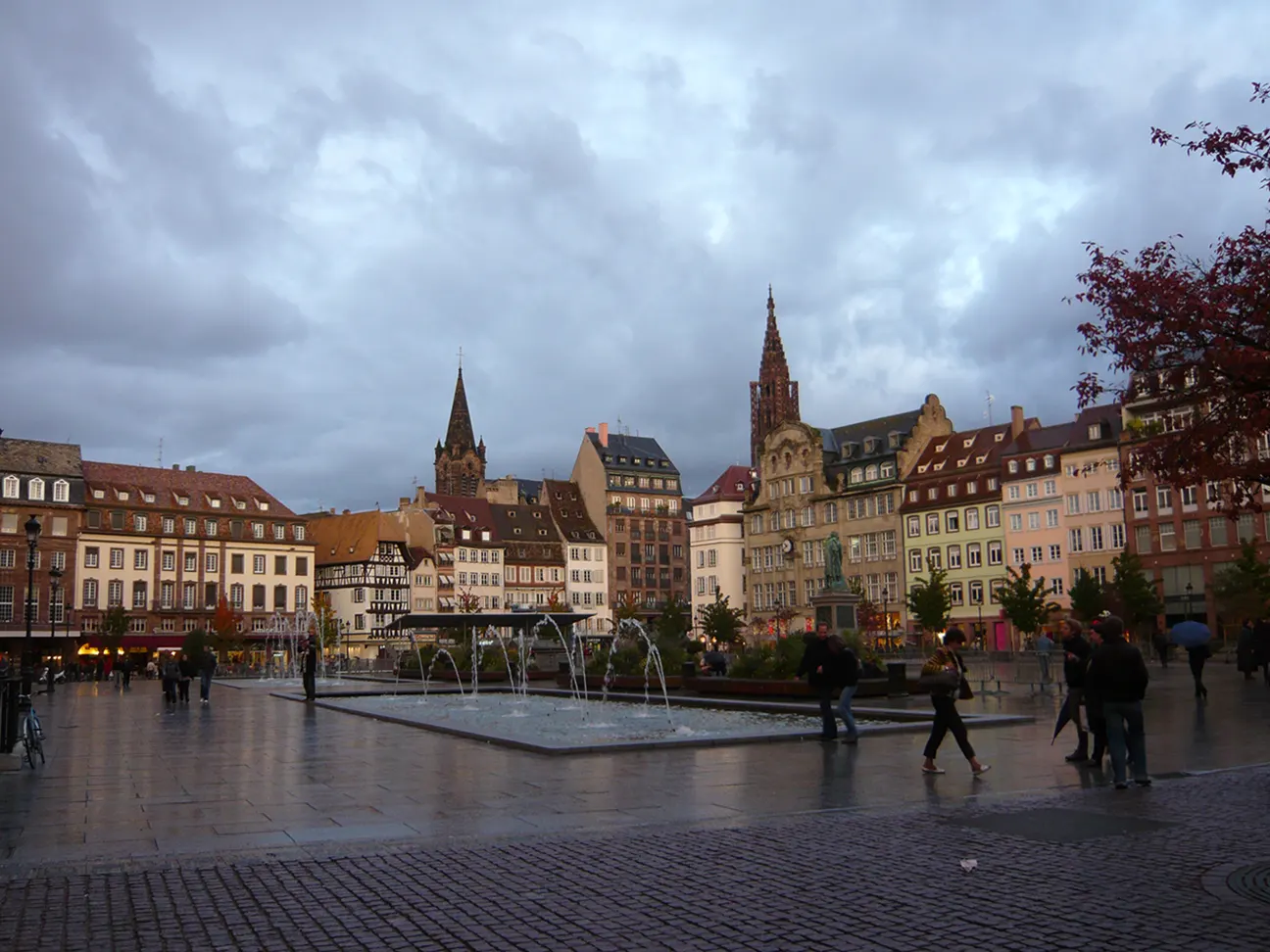 Retouche photographique : la place Kléber à Strasbourg avant Noël